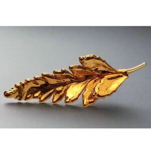 Small Gold Tone Leaf Brooch